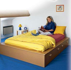 Двуспальная кровать со встроенными ящиками