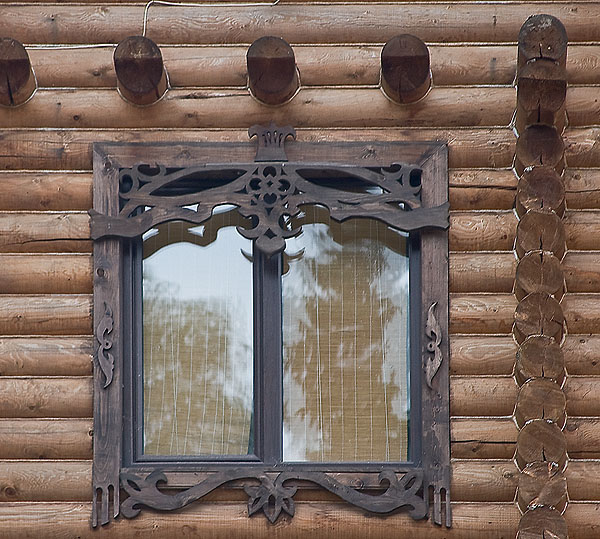 Установка окна в деревянном здании