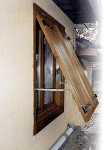 Деревянные ставни для загородного дома: материал, схема сборки