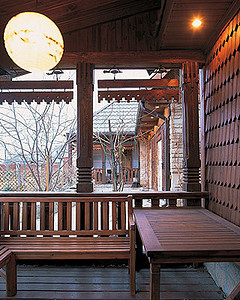 Деревянный гонт для фасада и кровли (Свой дом №5 2006, стр.177)