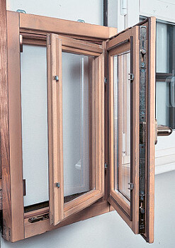 Окна с деревянными рамами: достоинства и недостатки. Стоимость