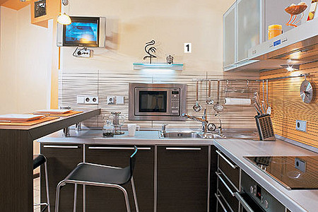 У барной стойки...