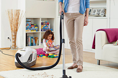 Чистота на полу и в воздухе: пылесос с аквафильтром