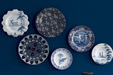 Тарелки —  на стену!