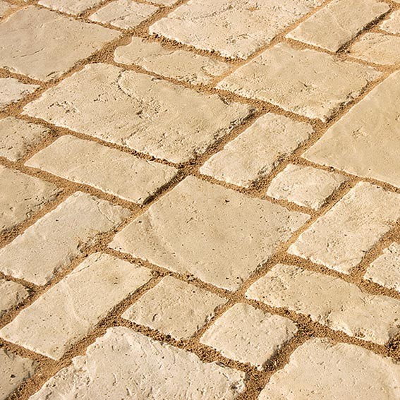 По булыжной мостовой: новый тротуарный камень