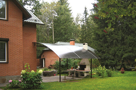 Навесы из сотового поликарбоната при проектировании загородного дома