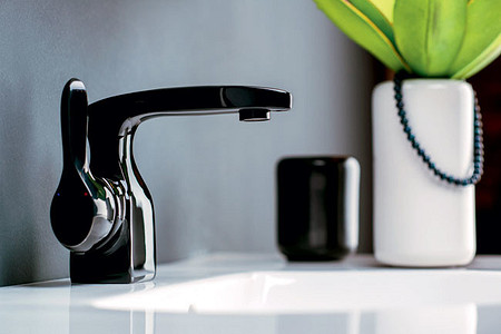 Cмесители в черном