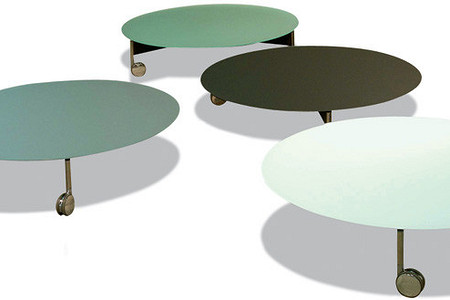 Стеклянные «острова»: декоративные столики