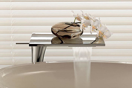 Коллекция смесителей и аксессуаров для ванной комнаты