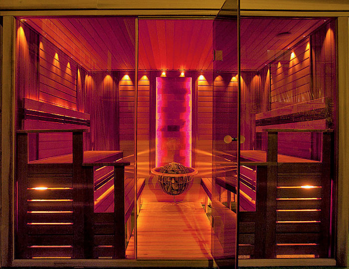 За стеклом: новая модель сборной сауны