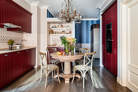 Интерьер кухни-столовой: круглый стол как главный акцент