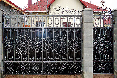 Как оценить качество кованых наружных ограждений