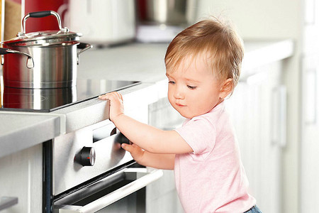 Как уберечь технику и детей друг от друга