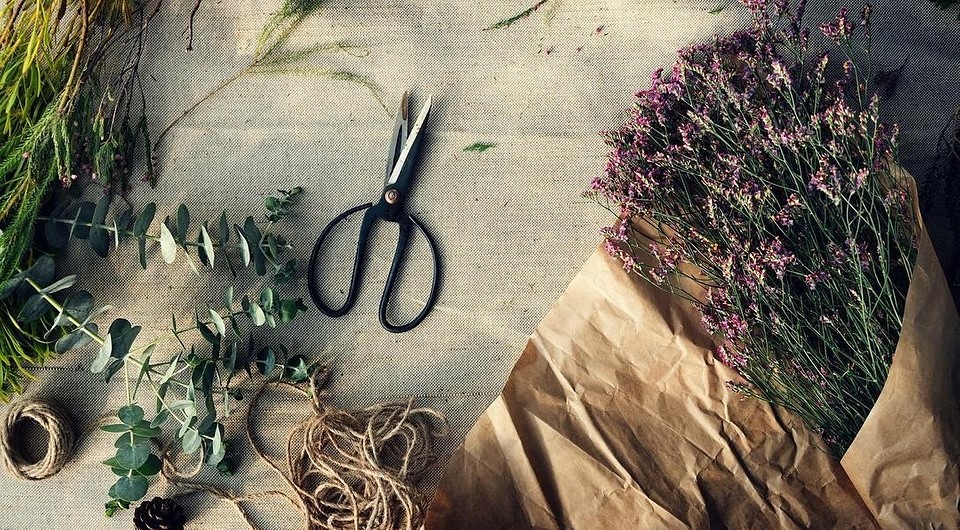 Своими руками: делаем осеннюю гирлянду и венок на дверь в европейском стиле