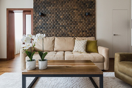 Спокойная квартира в кремовых тонах для зрелой семейной пары