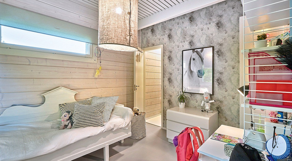 Между двумя детскими организована гардеробная с доступом из каждой комнаты