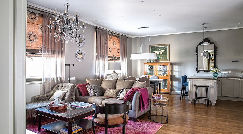 Располагающее к отдыху и общению настроение поддержано разнообразием приятных фактур и сочетанием форм: крупные предметы обстановки имеют прямоугольную форму, но детали — круглые. Важное...