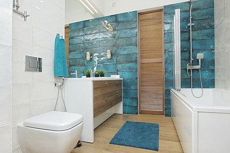 Белизна и лазурь: интерьер ванной во французском стиле