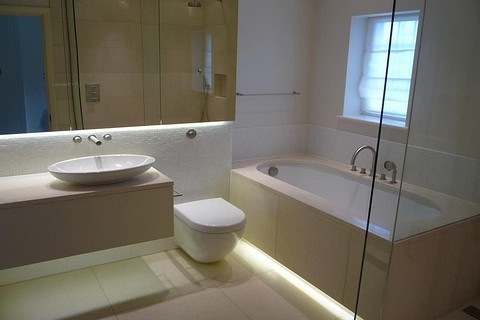 Мягкое, рассеянное освещение превращает вашу ванну в Spa. Потребуется несколько влагозащищенных лент.