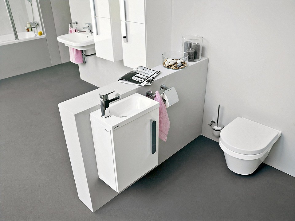 С помощью инженерных модулей можно зонировать пространство,  устанавливая приборы в любом месте ванной комнаты