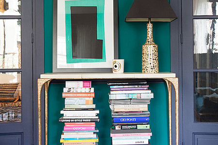 14 очень необычных и стильных способов разместить книги в квартире