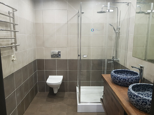 kak vybrat revizionnyj lyuk nevidimku