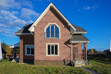 5 популярных вариантов отделки фасада дома