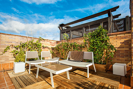 Как оборудовать и утеплить эксплуатируемую плоскую крышу?