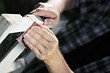 3 способа удалить старую краску с деревянных предметов
