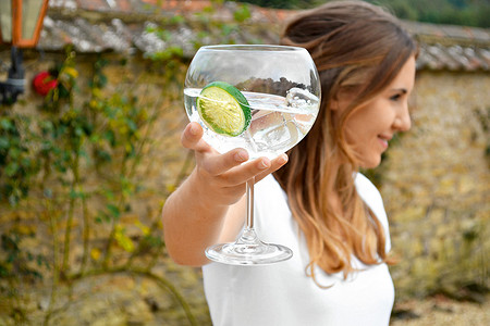 37 аксессуаров и приборов для приготовления мороженого, льда и прохладительных напитков