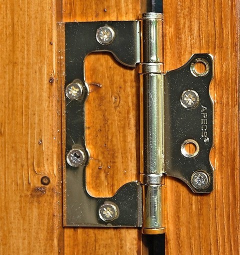 Дверная петля без врезки («бабочка») для лёгких полотен дверей