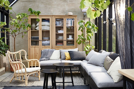 5 интерьерных решений, которые обманчиво кажутся экологичными (и на что их заменить)