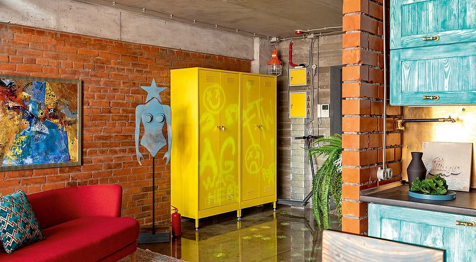 Ироничный лофт с бюджетным ремонтом в здании бывшей фабрики