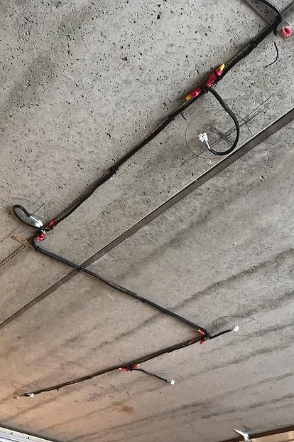 Монтаж точечных светильников в потолок - подробные инструкции и советы профессионалов для безупречной установки Монтаж точечных светильников в потолок: инструктаж по монтажу + советы специалистов