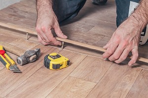 Стыки на полу: как соединить два разных напольных покрытия