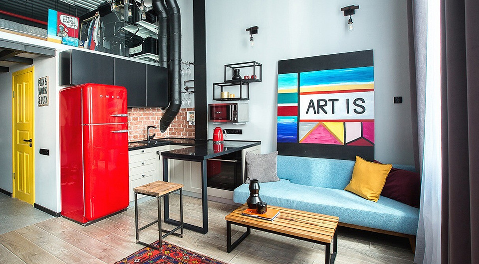 Кухонная мебель в черном и сером матовом исполнении, а также рабочая столешница из темного искусственного камня поддерживают лофтовую эстетику. А главным акцентным пятном и...