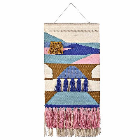 Настенное панно ручного плетения в стиле ретро — отличная находка для интерьера в одноименном стиле. 