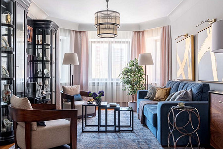 Современная классика с яркими акцентами: квартира с продуманными системами хранения