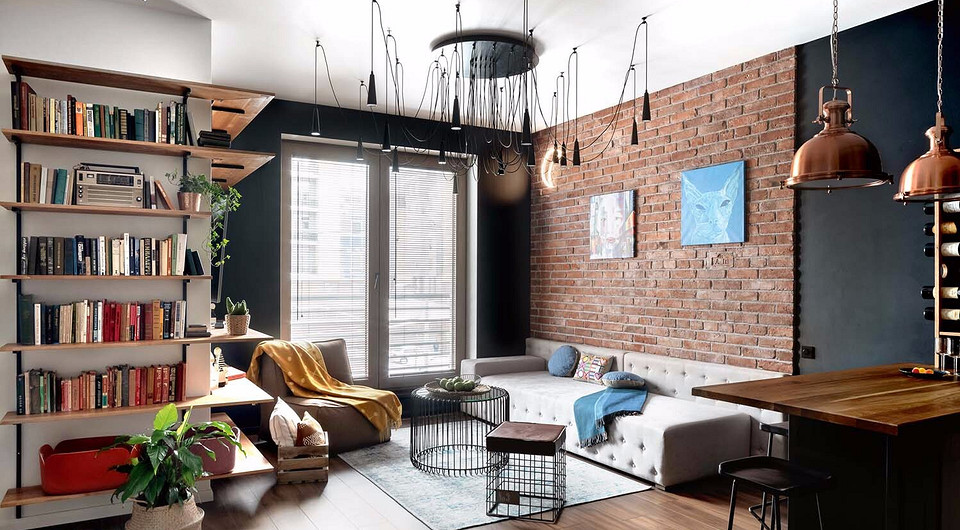 LED-светильник в форме полумесяца — дань неоновой подсветке клубных лаунж-зон — появился на стене прямо перед сдачей объекта заказчикам.