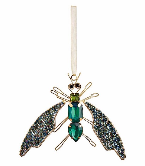 Ёлочная игрушка-стрекоза с крыльями, украшенными бисером, — достойный выбор для тех, кто хочет по-настоящему блестящего праздника.