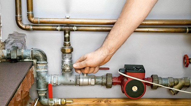 Плохое рабочее давление воды в квартирном водопроводе: что делать?