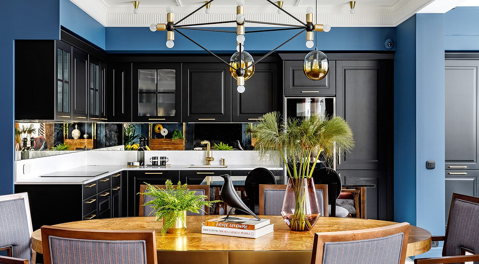 Много внимания уделено подбору предметов декора и аксессуарам — живописи, текстилю, декоративным объектам, керамике и стеклу.