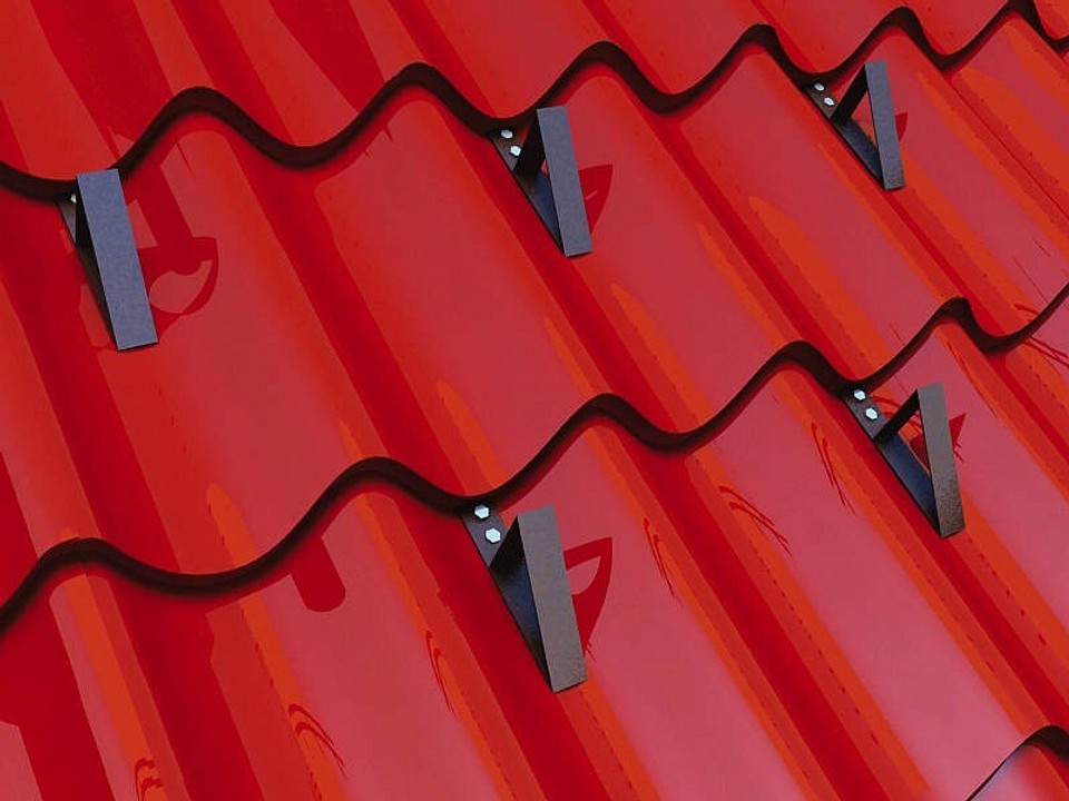 Статья: Как установить снегозадержатели на крышу из профнастила?