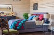 Оформляем интерьер спальни в деревянном доме: советы по выбору отделки и стиля