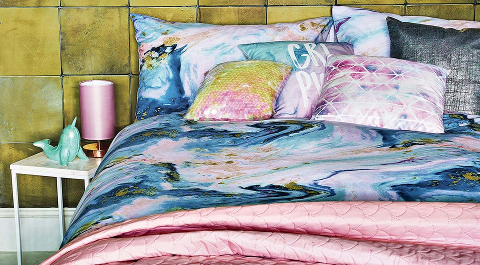 В цвете года: 15 коралловых предметов, которые украсят интерьер