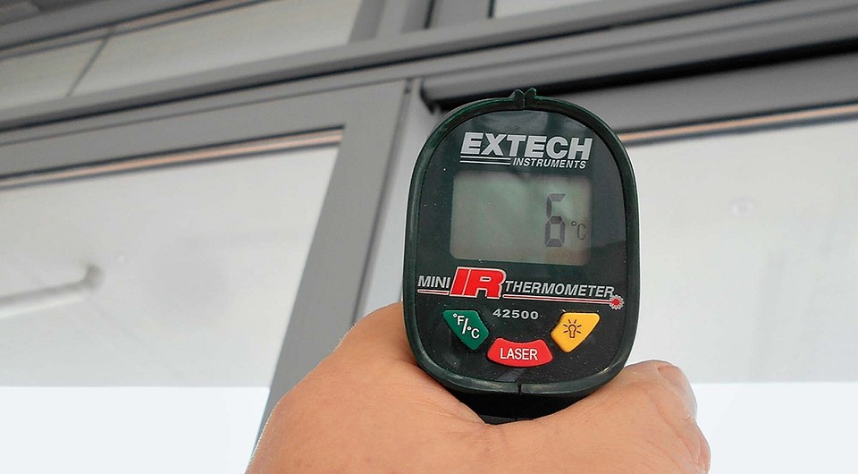 Пирометром легко найти все мостики холода, но только зимой