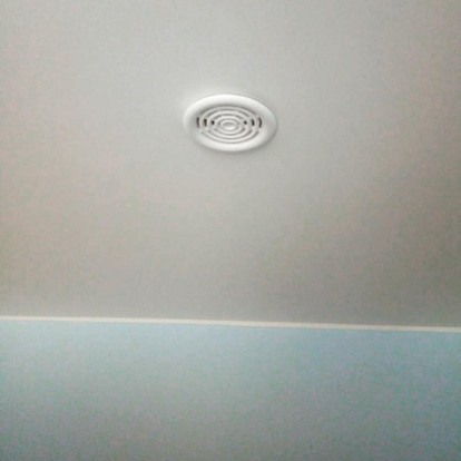 Как заделать дырку в натяжном потолке и можно ли это сделать | ivd.ru