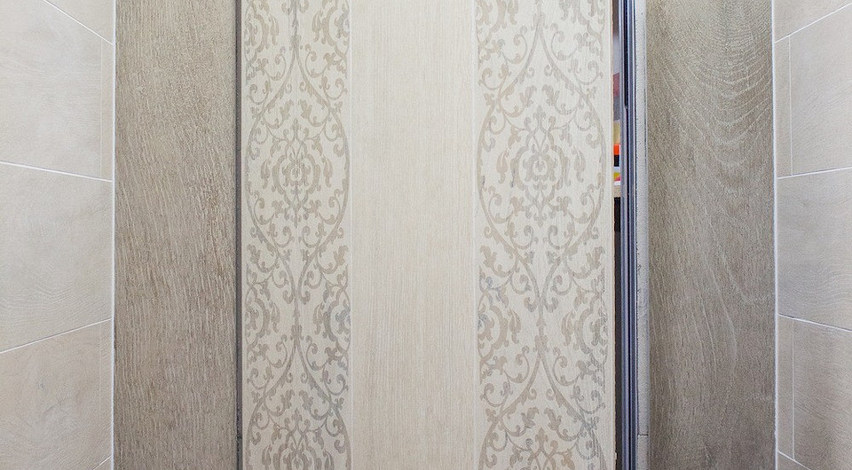 Современные люки с шарнирной петлёй можно облицовывать любыми тяжёлыми материалами, в том числе керамогранитом