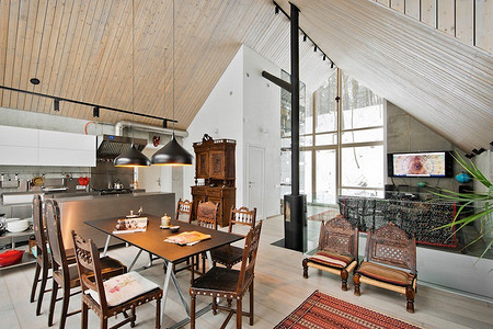 Загородный дом в Литве: микс лофта, этники и антиквариата