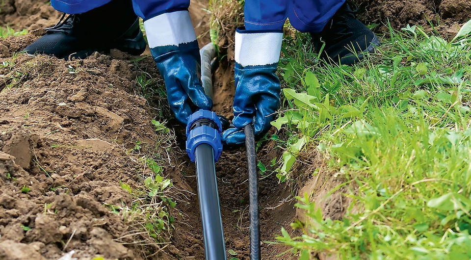 Труба и фитинги из полиэтилена низкого давления (ПНД) широко используются при прокладке наружного водопровода